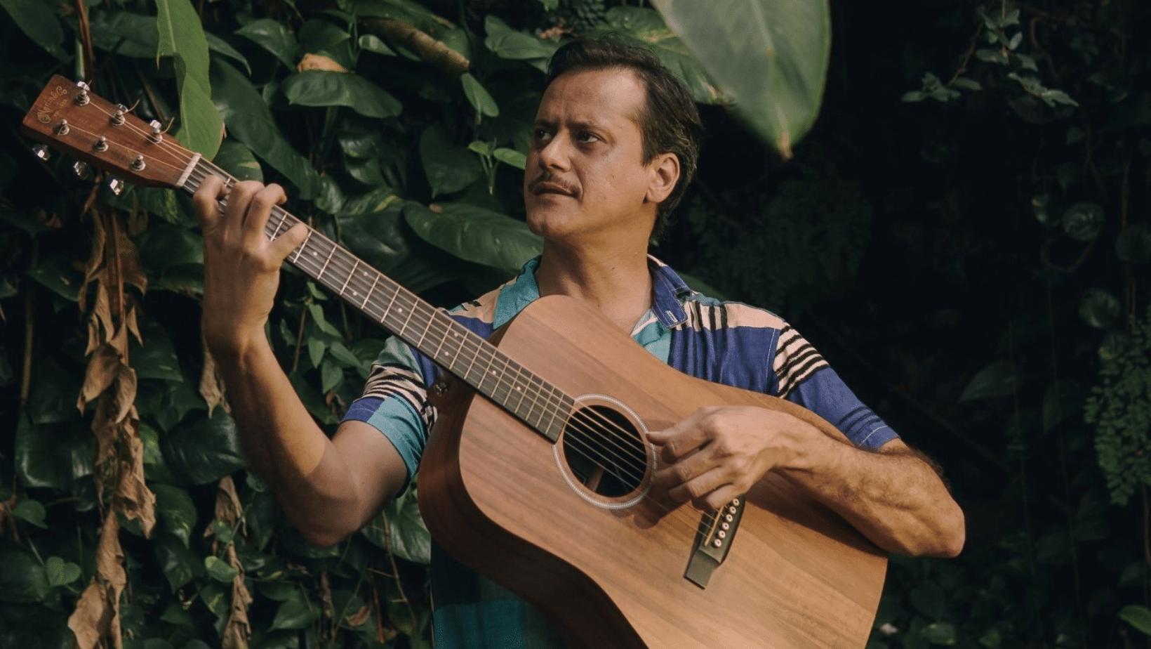 revistaprosaversoearte.com - 'Quarto Mundo' álbum solo do cantor e compositor Renato Frazão