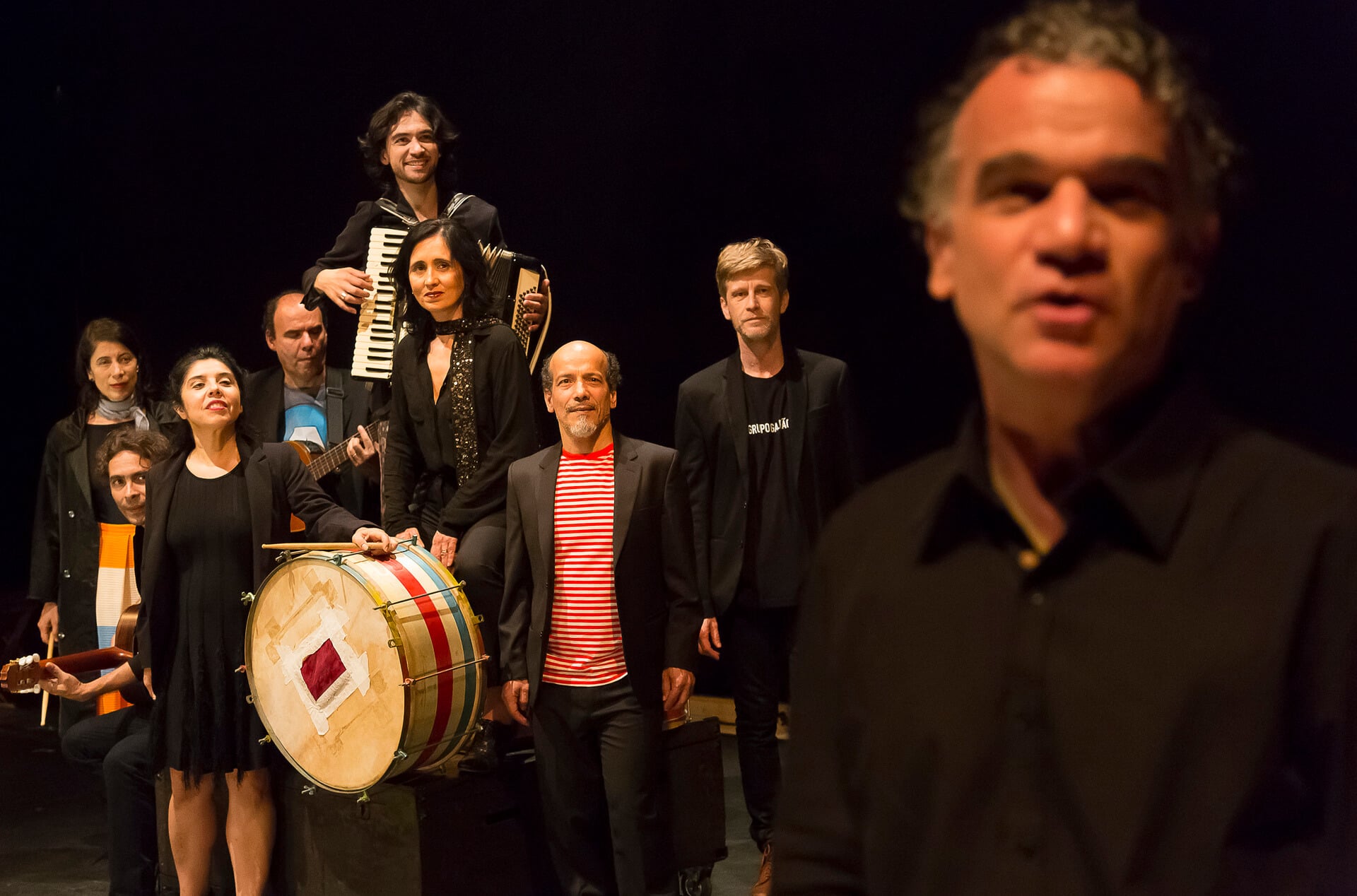 revistaprosaversoearte.com - Grupo Galpão apresenta 'De Tempo Somos – Um Sarau do Grupo Galpão' no Teatro J. Safra