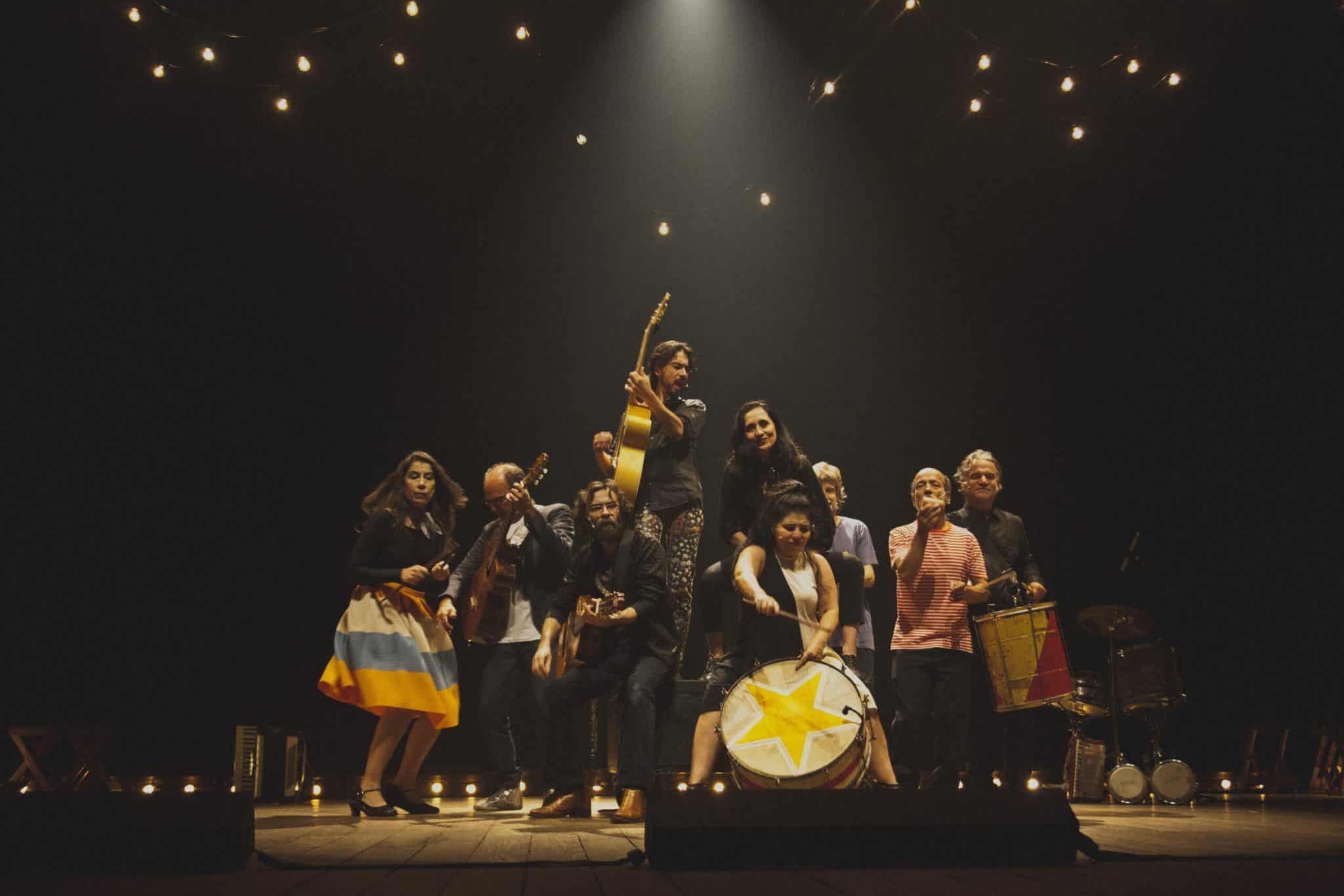 revistaprosaversoearte.com - Grupo Galpão apresenta 'De Tempo Somos – Um Sarau do Grupo Galpão' no Teatro J. Safra