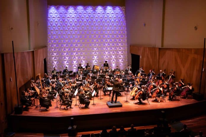 Orquestra Sinfônica da UFRJ, com regência de Jésus Figueiredo, se apresenta na Sala Cecília Meireles