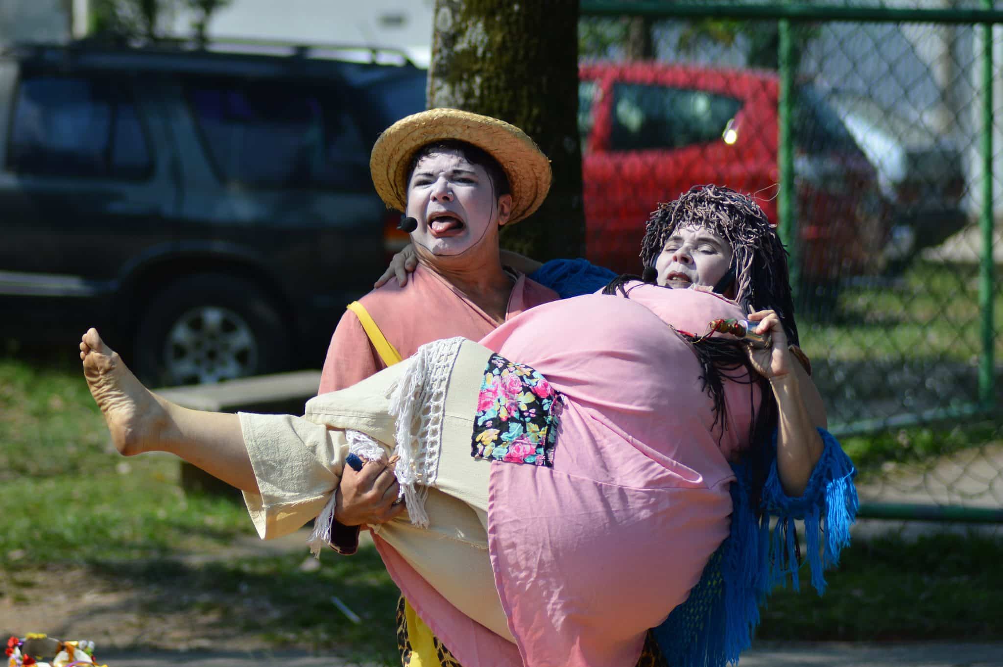 revistaprosaversoearte.com - Espetáculo 'A Farsa do Bumba-Meu-Boi' em única apresentação no Teatro a Céu Aberto do Saquassu