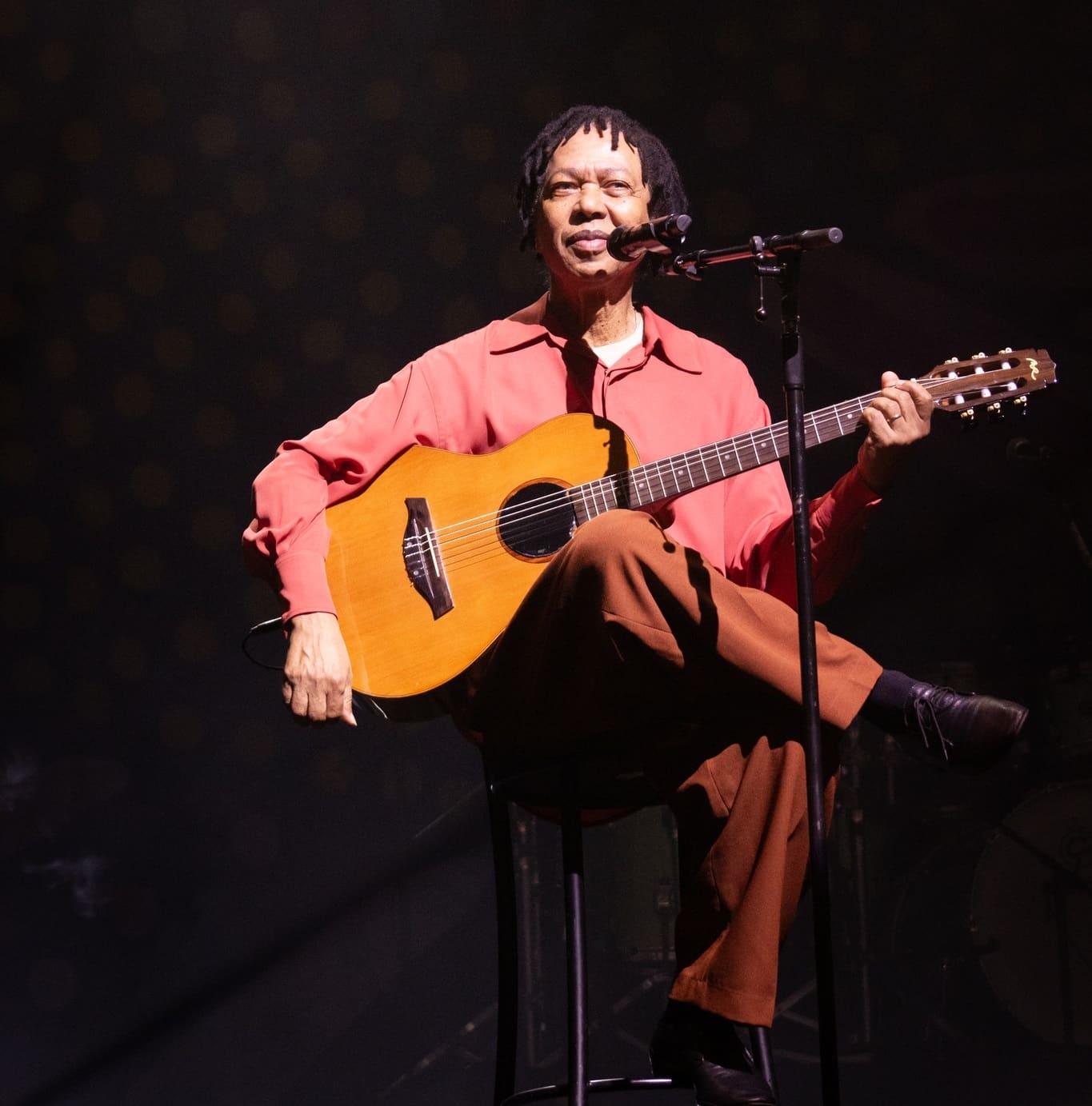 revistaprosaversoearte.com - Álbum 'D Ao Vivo Maceió' | Djavan