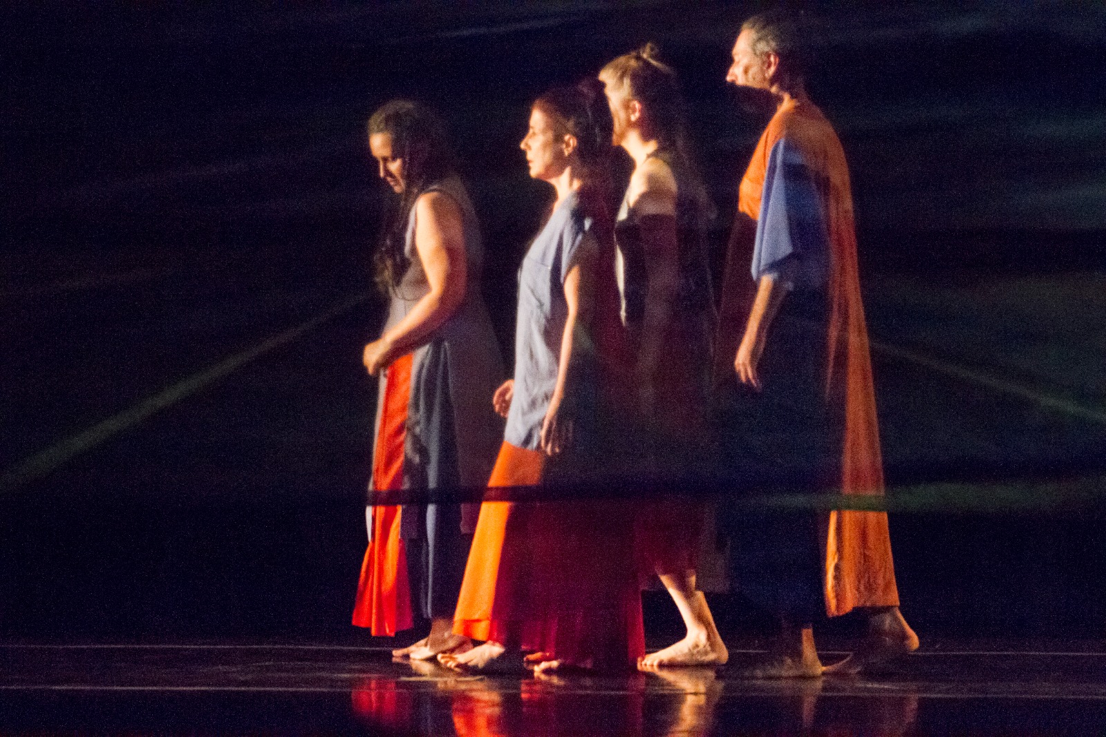 revistaprosaversoearte.com - Espetáculo 'Por entre espaços' segue em circulação, agora no Teatro Paulo Eiró