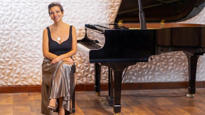 Maria Teresa Madeira faz recital de piano em Vitória