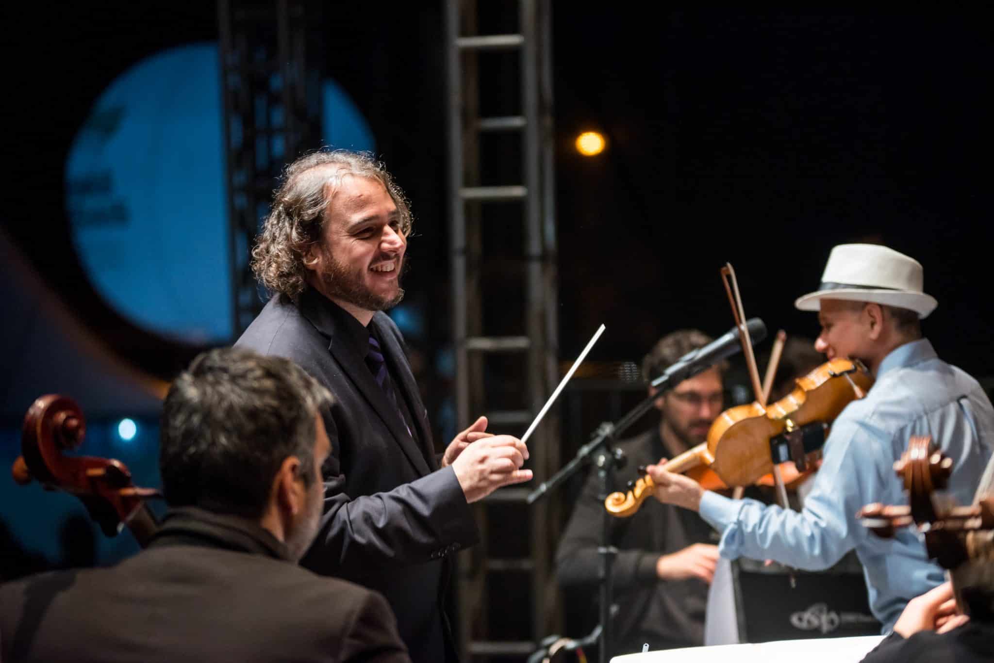 revistaprosaversoearte.com - Orquestra Ouro Preto e Antonio Nóbrega celebram a Cultura Popular no Theatro Municipal do Rio de Janeiro