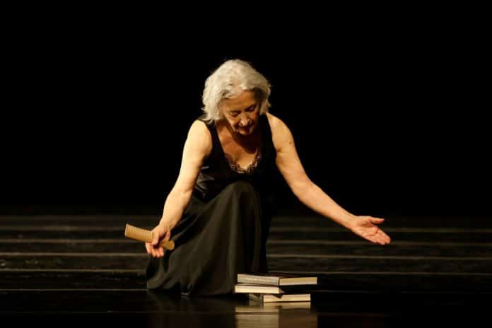 Sônia Mota celebra seus 76 anos no Instituto Tomie Ohtake