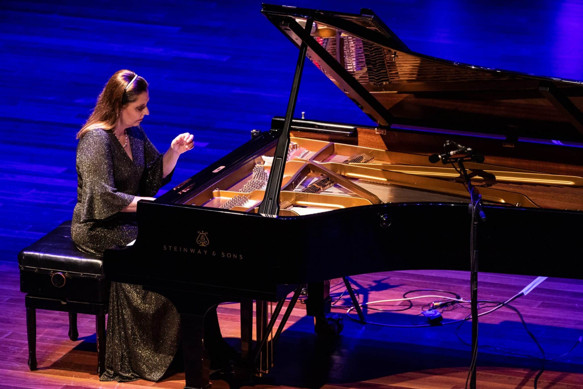 revistaprosaversoearte.com - Sala Cecília Meireles | Mignone e Schumann no programa da pianista Clelia Iruzun