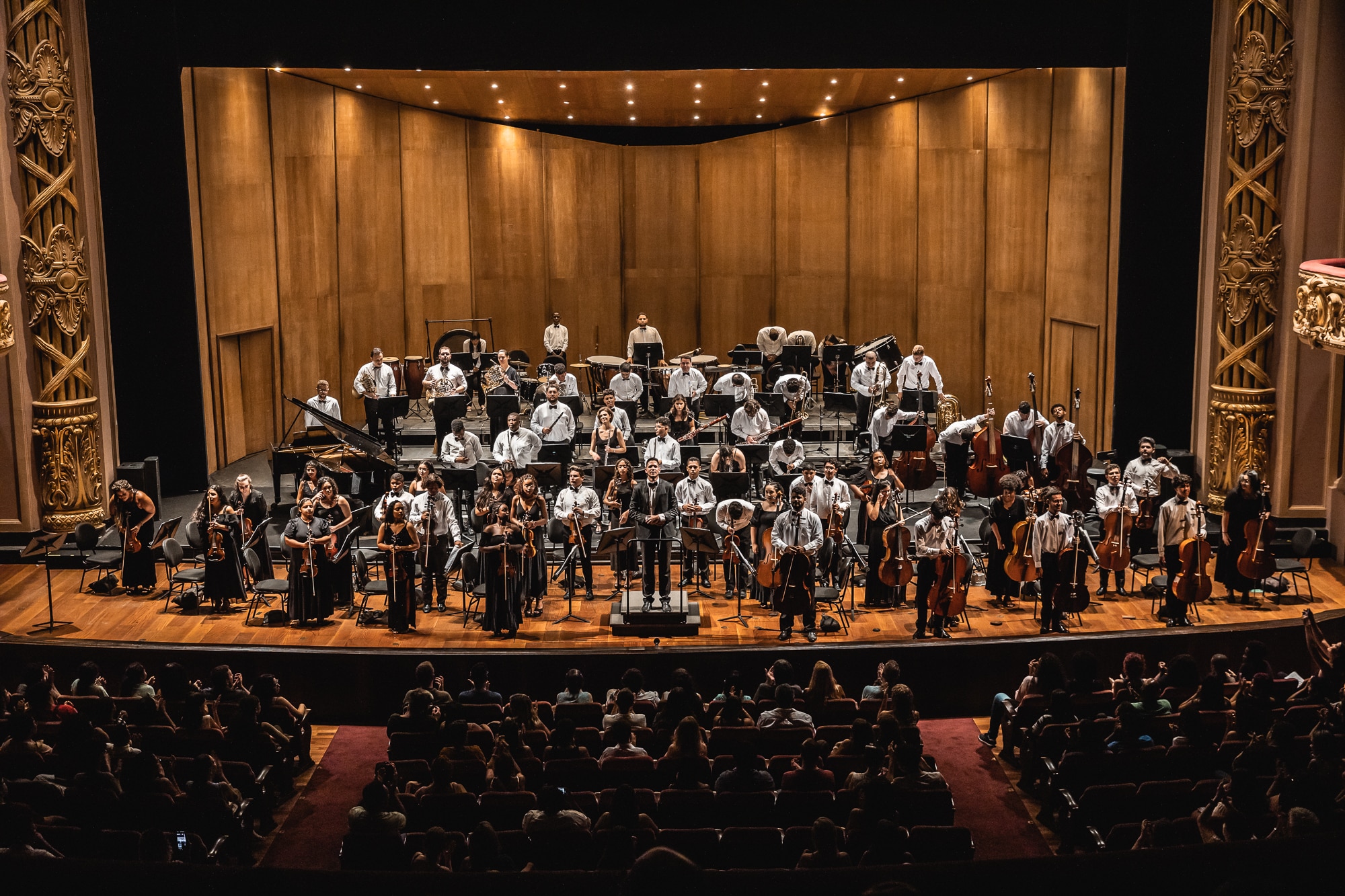 revistaprosaversoearte.com - Dellarte | Orquestra Sinfônica Jovem Maciuccia Iacovino no Theatro Municipal do Rio de Janeiro