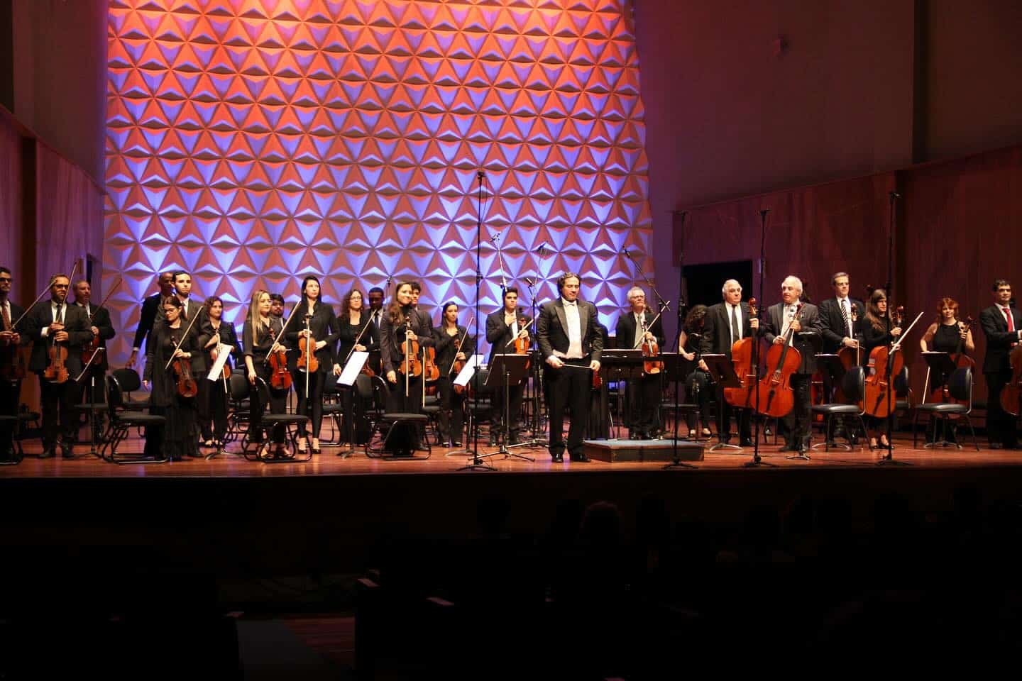 revistaprosaversoearte.com - Em seu centenário, a Orquestra Sinfônica da UFRJ celebra a música brasileira do clássico ao popular