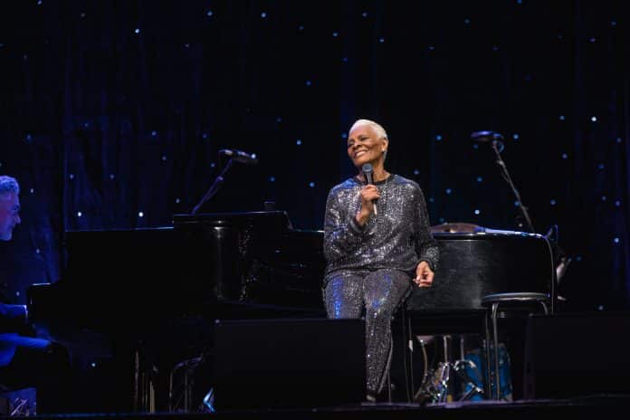 Dionne Warwick será homenageada no Rock & Roll Hall Of Fame antes de sua turnê no Brasil