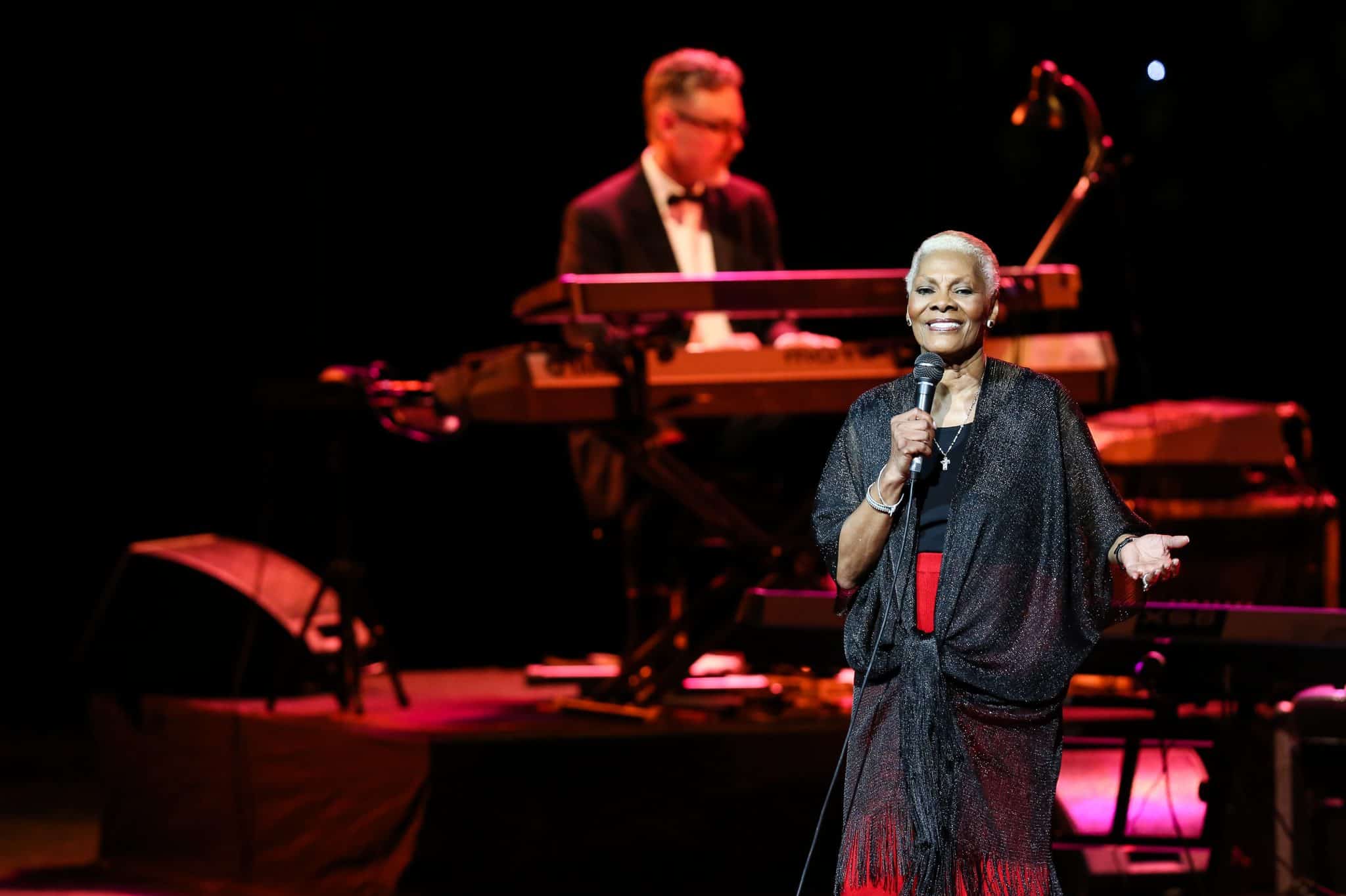 revistaprosaversoearte.com - Dionne Warwick será homenageada no Rock & Roll Hall Of Fame antes de sua turnê no Brasil