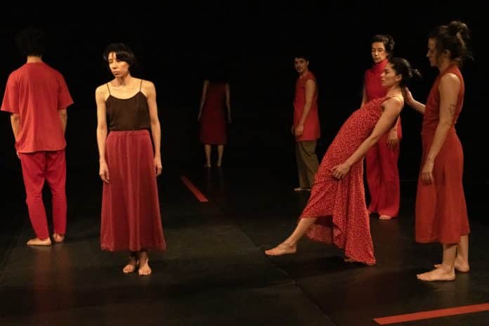 E² Cia de Teatro e Dança estreia espetáculo ‘Ruído Vermelho’ no Kasulo Espaço de Arte