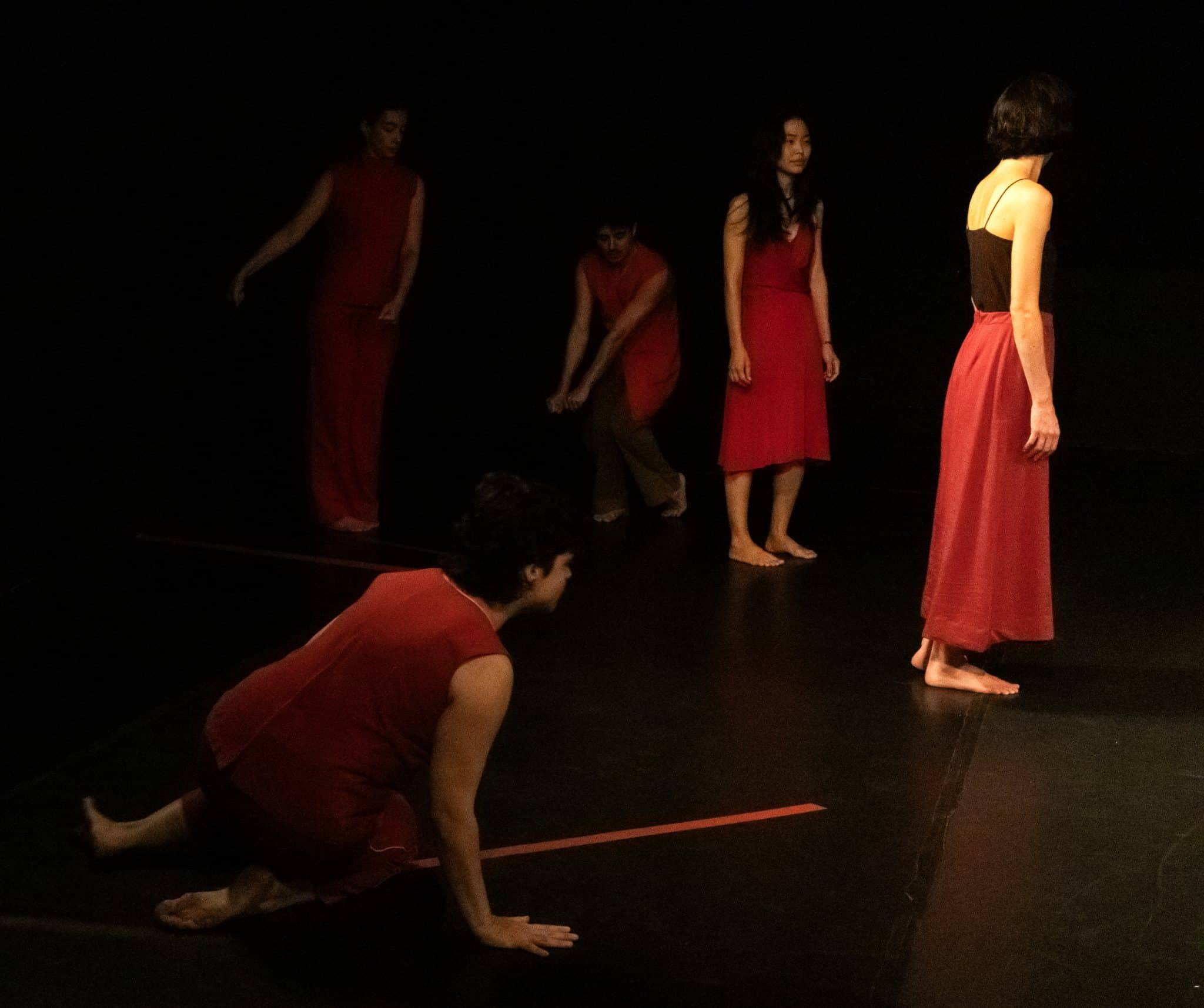 revistaprosaversoearte.com - E² Cia de Teatro e Dança estreia espetáculo 'Ruído Vermelho' no Kasulo Espaço de Arte