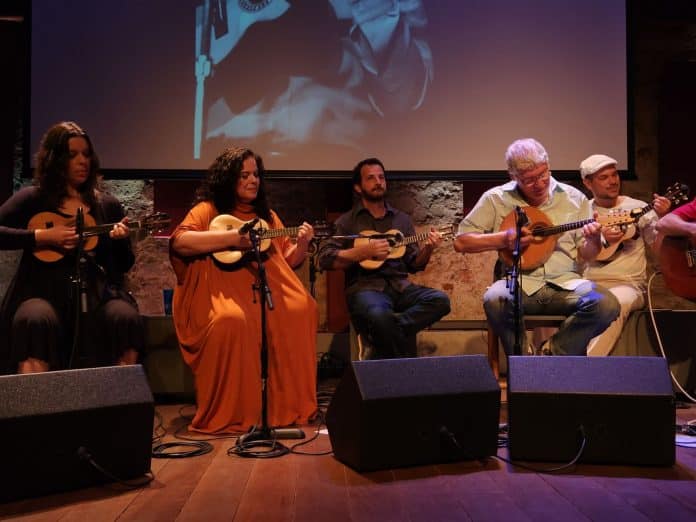 Roda de Choro com a cavaquinista e compositora Luciana Rabello na Casa de Mystérios