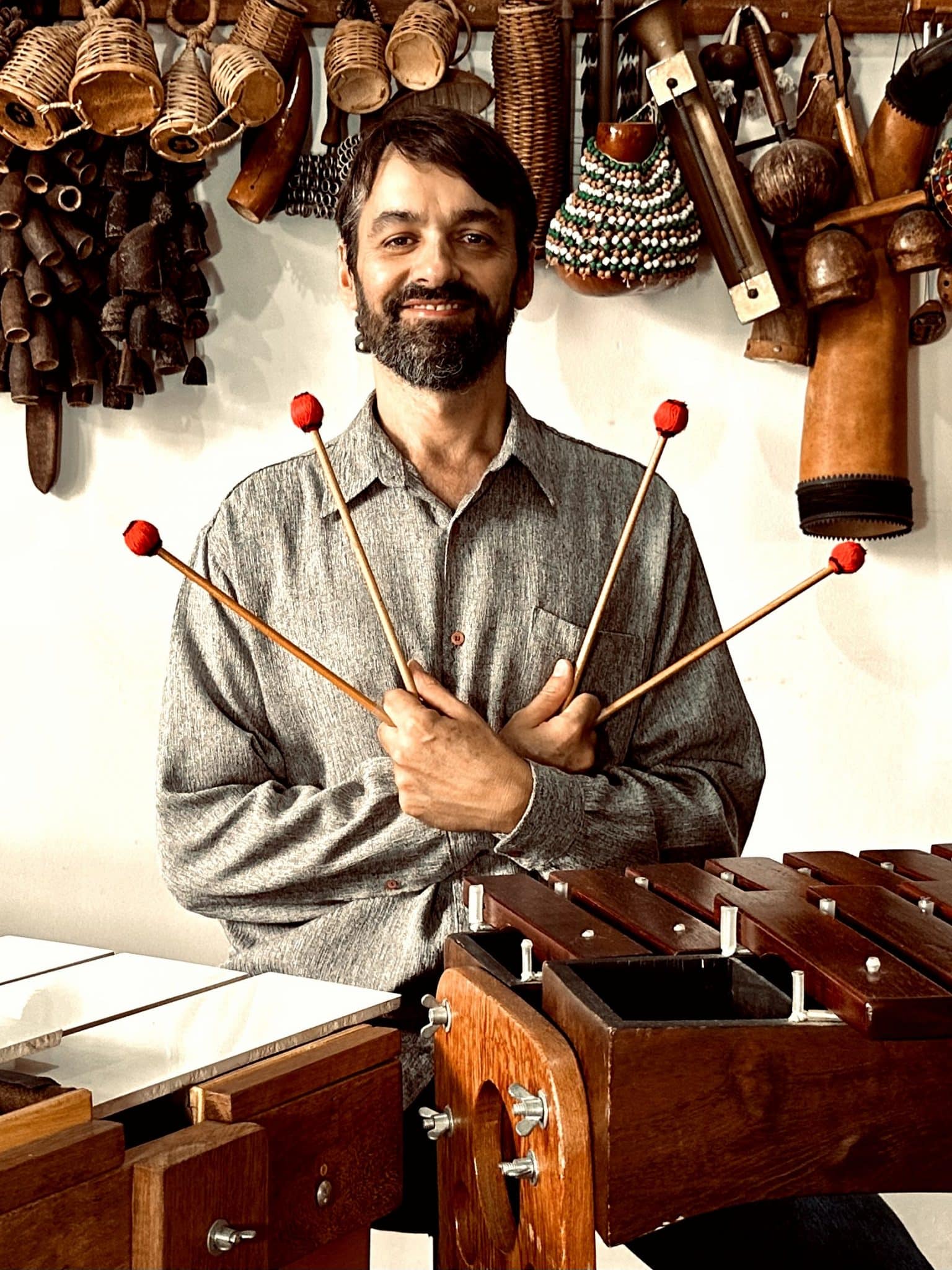 revistaprosaversoearte.com - Percussionista Mário Lúcio Lemos lança o single ‘Incógnita’