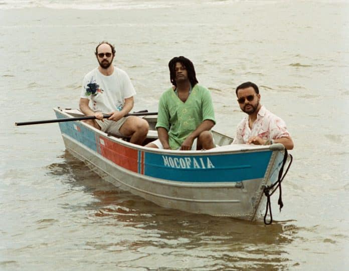 O trio de Luizinho do Jêje, Marcelo Galter e Sylvio Fraga lançam álbum ‘Mocofaia’