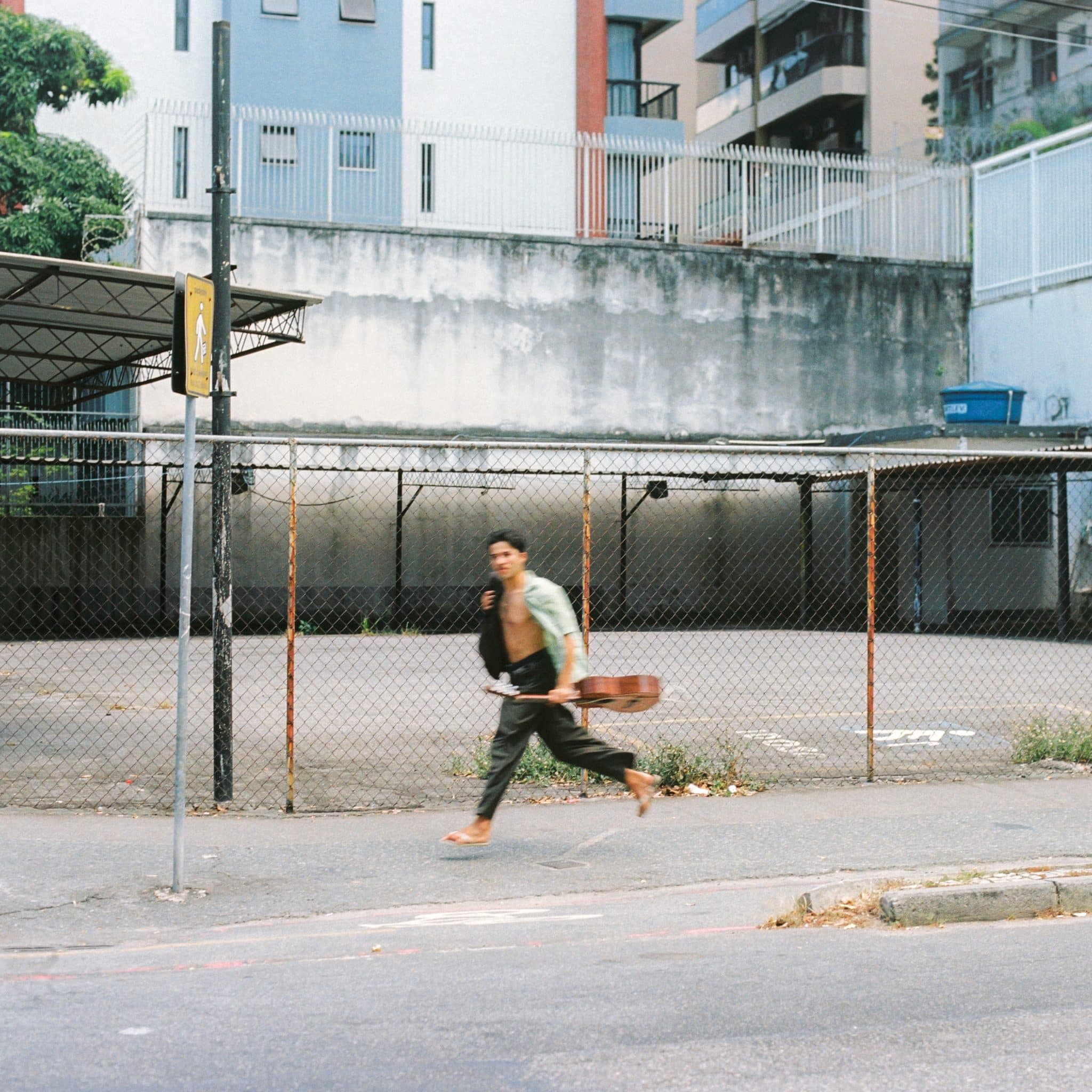 revistaprosaversoearte.com - Tiago Caetano lança o seu primeiro álbum 'Eco da Baía'