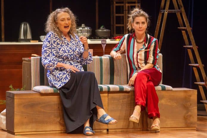 Comédia “Duas Irmãs & Um Casamento”, com Maitê Proença e Debora Olivieri estreia em São Paulo no Teatro FAAP