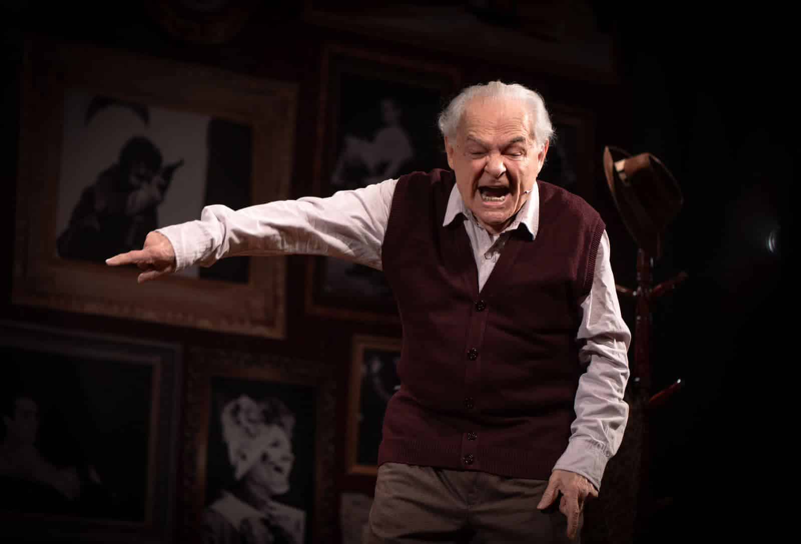 revistaprosaversoearte.com - “Não me entrego, não!” com Othon Bastos tem nova temporada no Teatro Vannucci