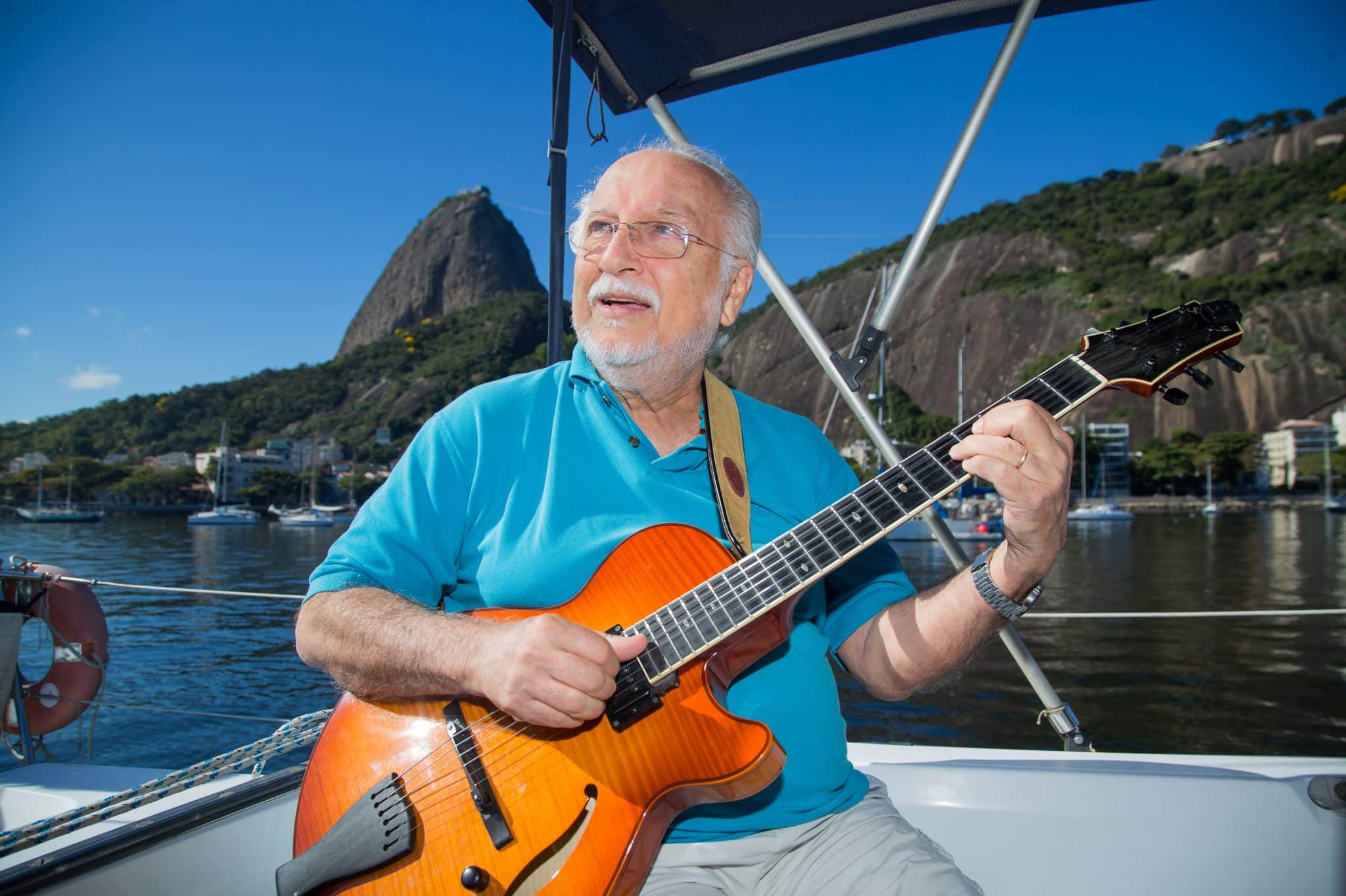 revistaprosaversoearte.com - Aos 87 anos e comemorando 70 anos de carreira, Roberto Menescal faz 10 shows no Rio em janeiro