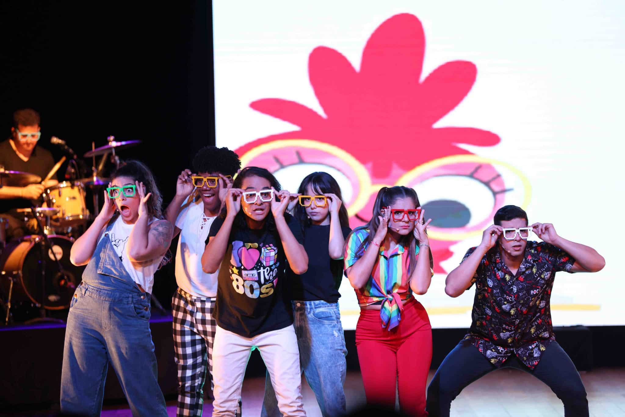 revistaprosaversoearte.com - Musical infantil “Rock para Crianças – O Palco Encantado do Rock no Brasil” no Teatro Fashion Mall