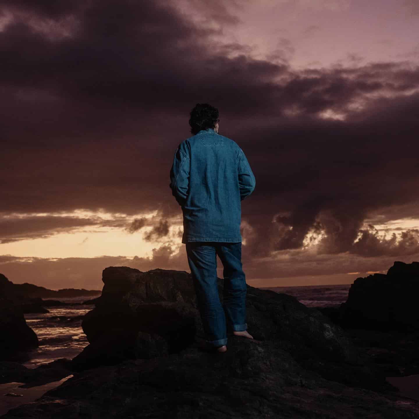 revistaprosaversoearte.com - Thiago Amud lança álbum 'Enseada Perdida', com participação de Chico Buarque e Caetano Veloso