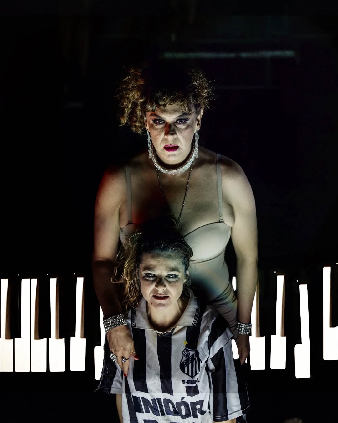 revistaprosaversoearte.com - Espetáculo 'Luis Antonio – Gabriela', da Cia. Mungunzá de Teatro estreia temporada no Teatro de Contêiner