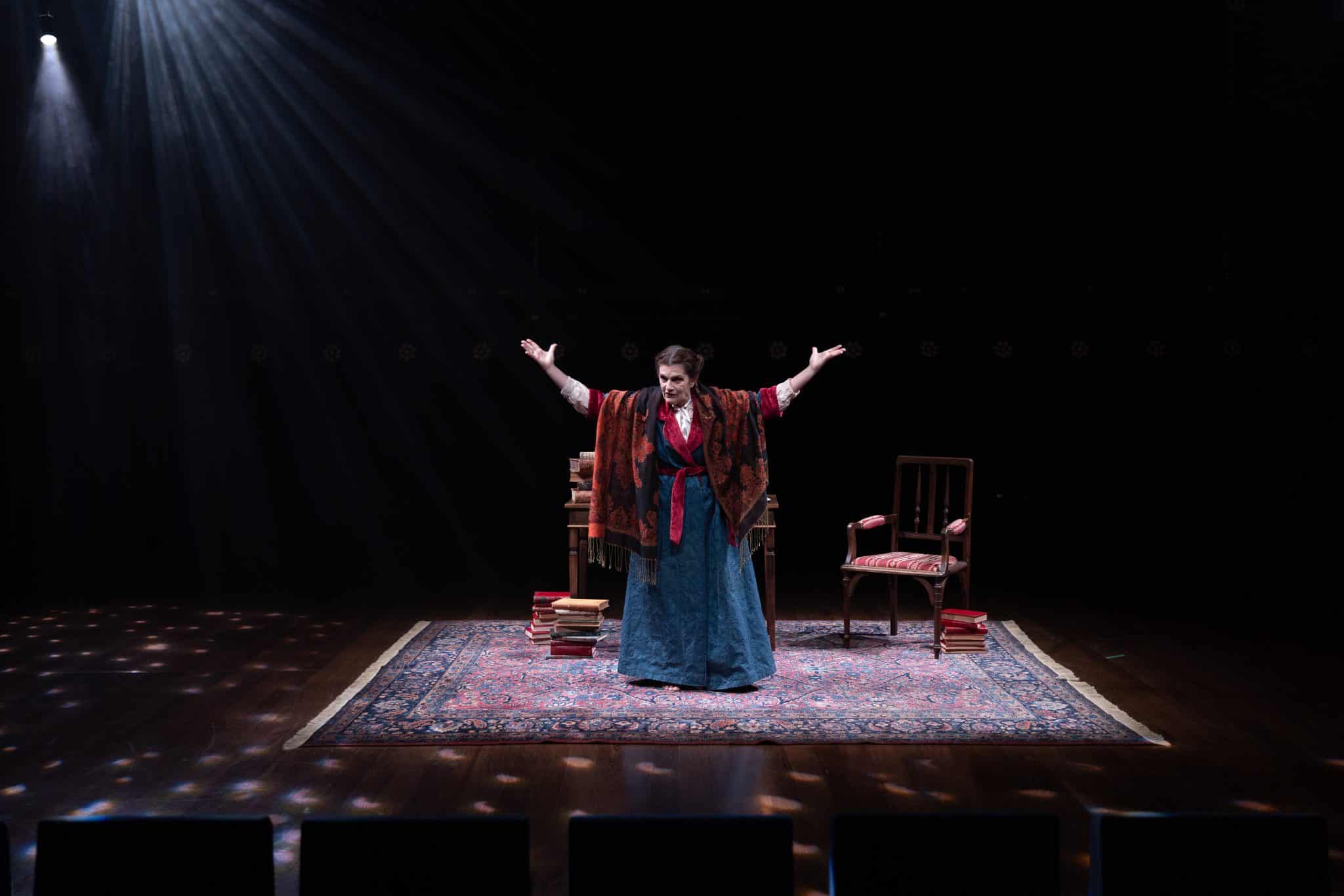 revistaprosaversoearte.com - Espetáculo 'Helena Blavatsky, a Voz do Silêncio' realiza apresentações no Teatro-D-Jaraguá