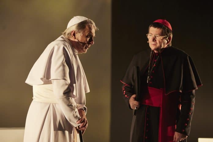 Celso Frateschi e Zécarlos Machado protagonizam Dois Papas no Sesc Santo Amaro