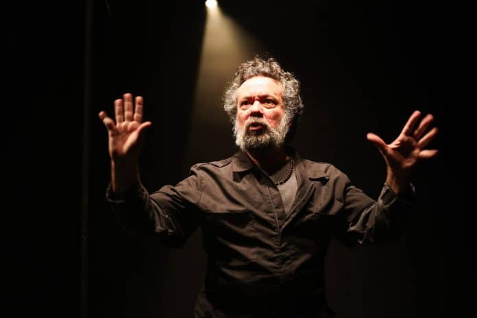 Monólogo ‘Claustrofobia’, com Márcio Vito em curta temporada no Teatro Firjan SESI