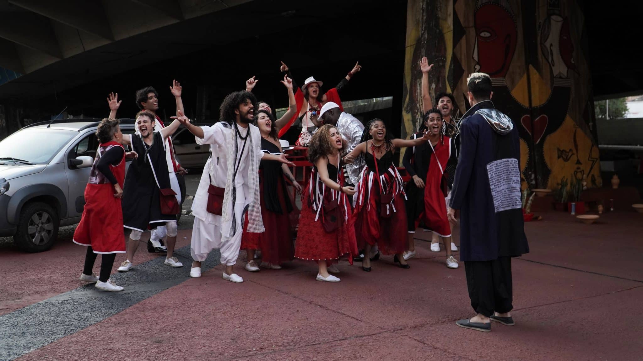 revistaprosaversoearte.com - Cia. Teatro Documentário realiza espetáculo 'Cavalo Bravo Não Se Amansa'