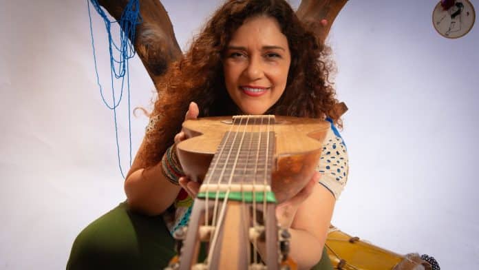 Kátya Teixeira e as Violeiras do Brasil celebram o centenário de Inezita Barroso em single