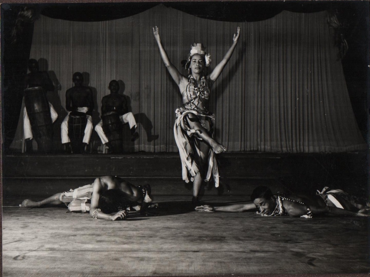 revistaprosaversoearte.com - Espetáculo ‘Mão na barra, pé no terreiro, a vida e a dança de Mercedes Baptista’ estreia curta temporada no Teatro Domingos Oliveira